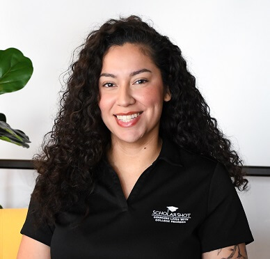 Lesly Viera Headshot